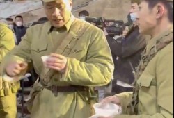 大兵来到地里吃瓜,一场欢乐的“吃瓜”之旅