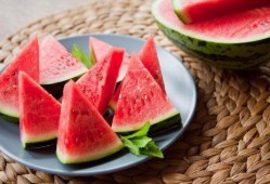 吃瓜搬板凳视频,揭秘热门视频背后的故事