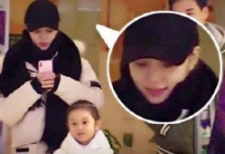 女子吃瓜撞门事件,一场意外引发的道德争议