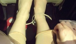 冬天穿秋裤吃瓜,秋裤与瓜果相伴的温馨时光