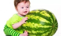 宝宝吃瓜图