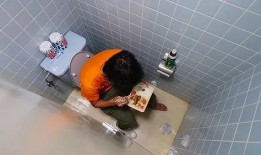 华商厕所吃瓜,一场意外的吃瓜盛宴