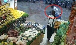 站高处吃瓜