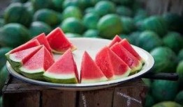 请大王吃瓜视频,揭秘宫廷中的趣味瓜果盛宴