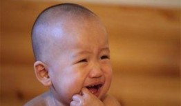 宝宝吃瓜吃的时候吐了