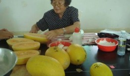 拿椅子吃瓜图片,揭秘网络热议背后的趣味瞬间