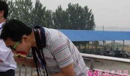 吃瓜帅哥光头,揭秘他的独特魅力与生活态度