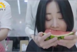 吃瓜比赛黑衣美女,瓜界新秀的惊艳表现