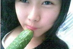 吃瓜美女吃枣