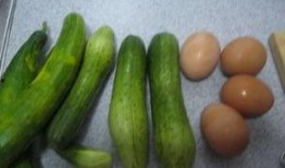 秋菊吃瓜,揭秘农村生活的甜蜜与苦涩