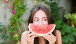 吃瓜咽喉疼,揭秘咽喉疼痛背后的真相