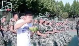 军训跳舞女吃瓜,女兵跳舞吃瓜趣事