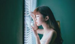 美女失恋后吃瓜视频,揭秘娱乐圈甜蜜背后的辛酸