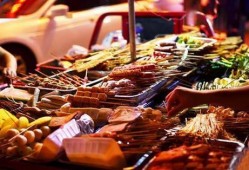 夜市街吃瓜,瓜香四溢，探寻美食与生活的味道