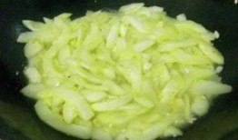 白瓜怎么炒着吃,家常美味轻松学