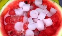 西瓜和蜜瓜搭配吃,西瓜蜜瓜双享，清凉甜蜜一夏