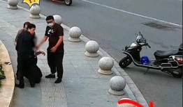 围观现场吃瓜视频