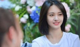 郑爽善良吃瓜图片,吃瓜群众眼中的暖心女神