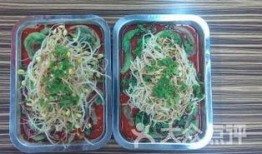 静海子牙吃瓜,瓜田里的夏日风情