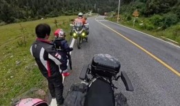 林先生摩托哥吃瓜,吃瓜群众的趣味生活