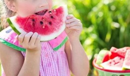 抖音奶片粉色尾巴吃瓜,吃瓜群众的甜蜜诱惑